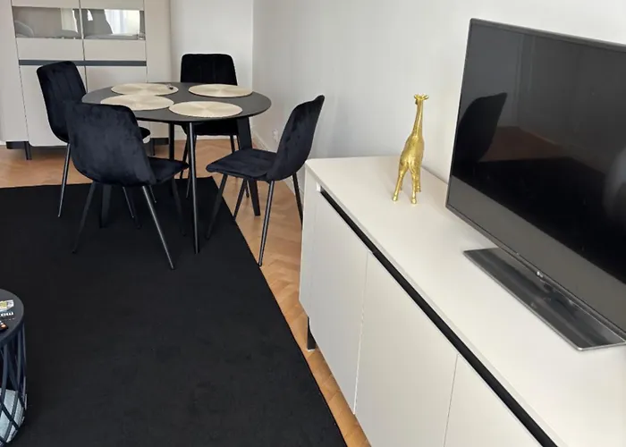 Przymorze Apartament,blisko Park Regana, Plaza شقة